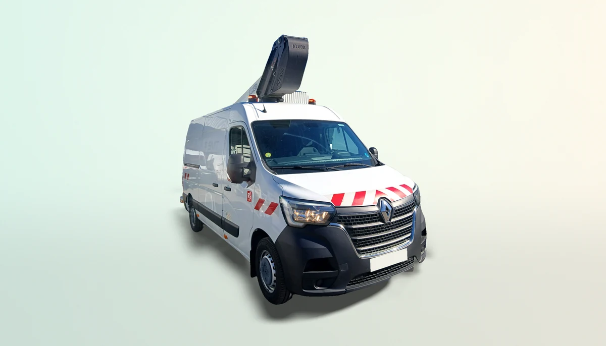 Renault Master nacelle Klubb (chantier BTP) — location diesel manuelle