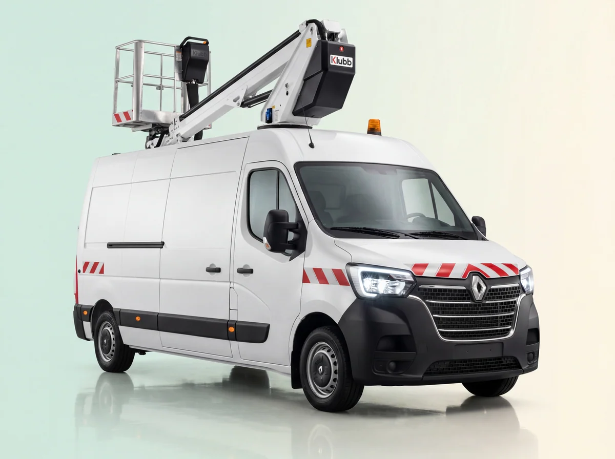 Renault Master nacelle Klubb (chantier BTP) — location diesel manuelle