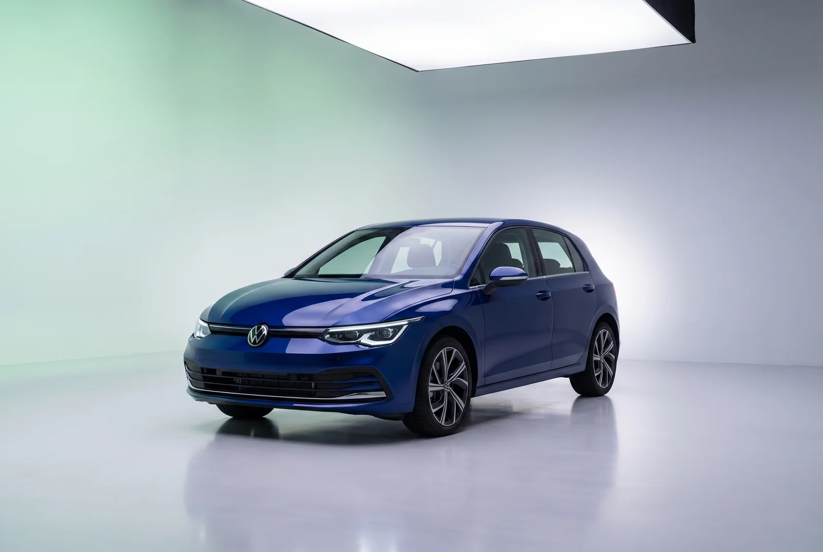 Volkswagen Golf 8 — location essence auto